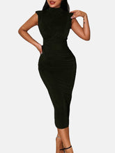 Maxikleid mit gerüschtem Stehkragen und Schulterpartie